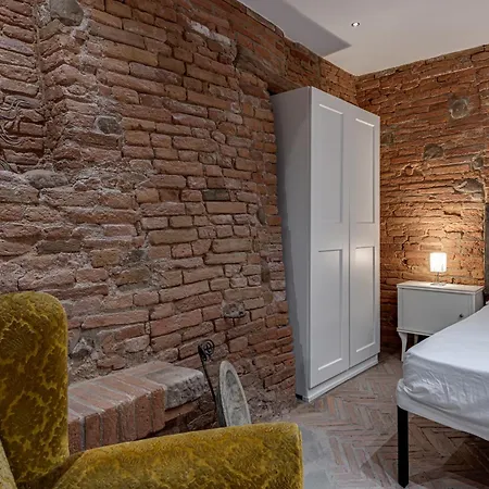 Characteristic Flat In A Borgo Apartment *