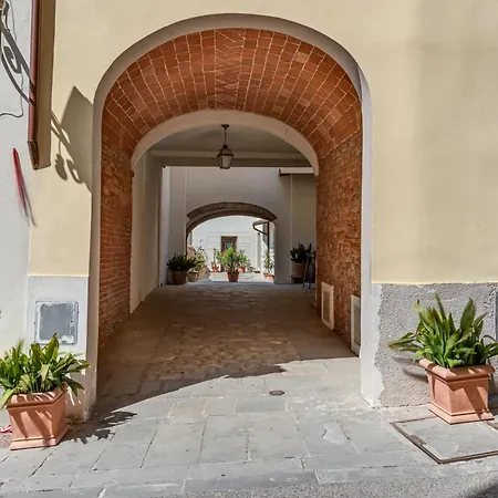 Characteristic Flat In A Borgo *