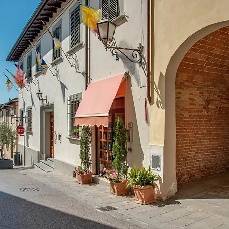 Characteristic Flat In A Borgo Cerreto Guidi